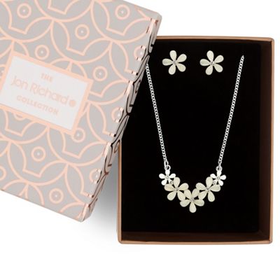 Floral necklace and earring set